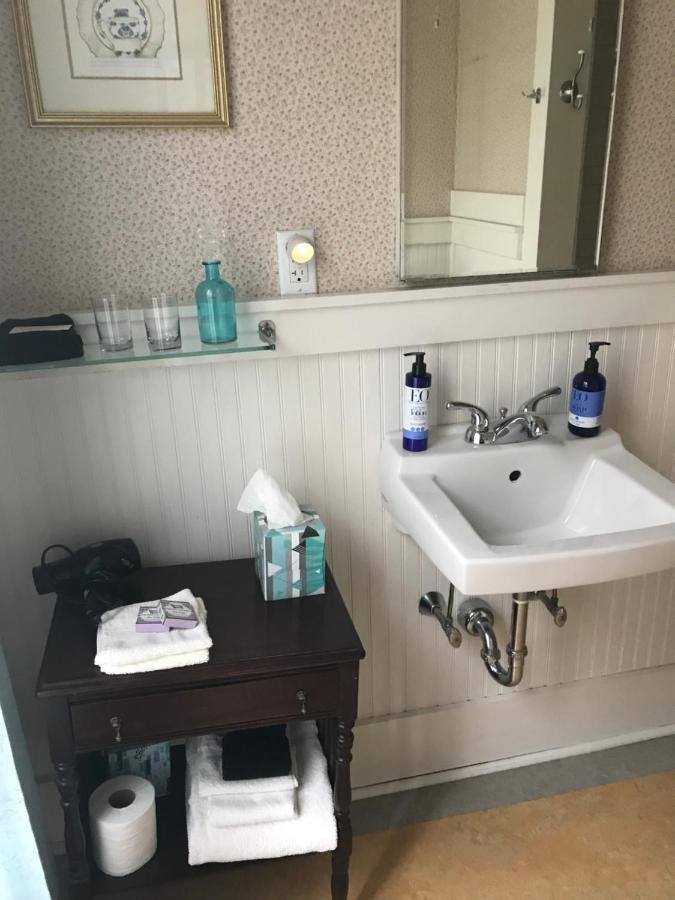 Maplecroft Bed & Breakfast Barre ภายนอก รูปภาพ